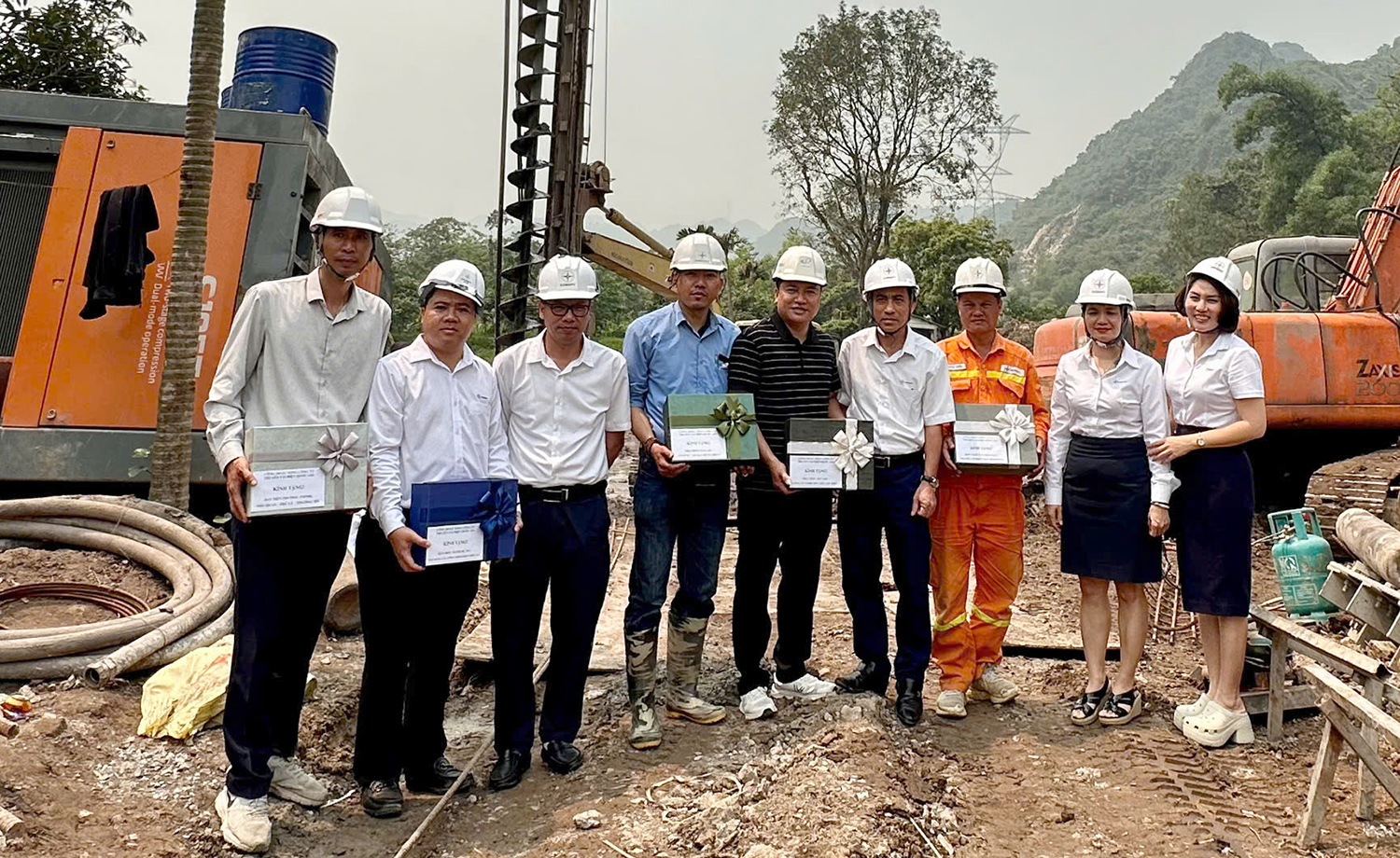 Công đoàn EVNNPT động viên người lao động thi công Dự án đường dây 500/220kV Nho Quan – Phủ Lý – Thường Tín