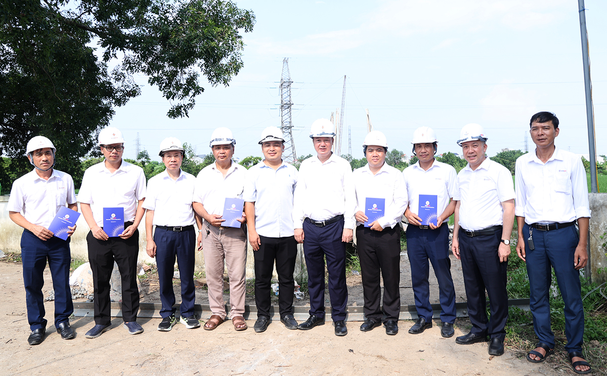 Công đoàn EVNNPT động viên người lao động thi công nước rút Dự án đường dây 500/220kV Nho Quan - Phủ Lý - Thường Tín  1