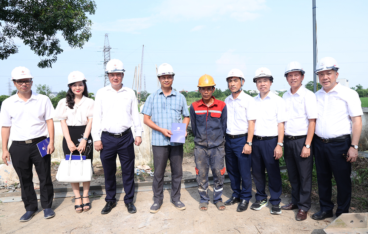 Công đoàn EVNNPT động viên người lao động thi công nước rút Dự án đường dây 500/220kV Nho Quan - Phủ Lý - Thường Tín  2