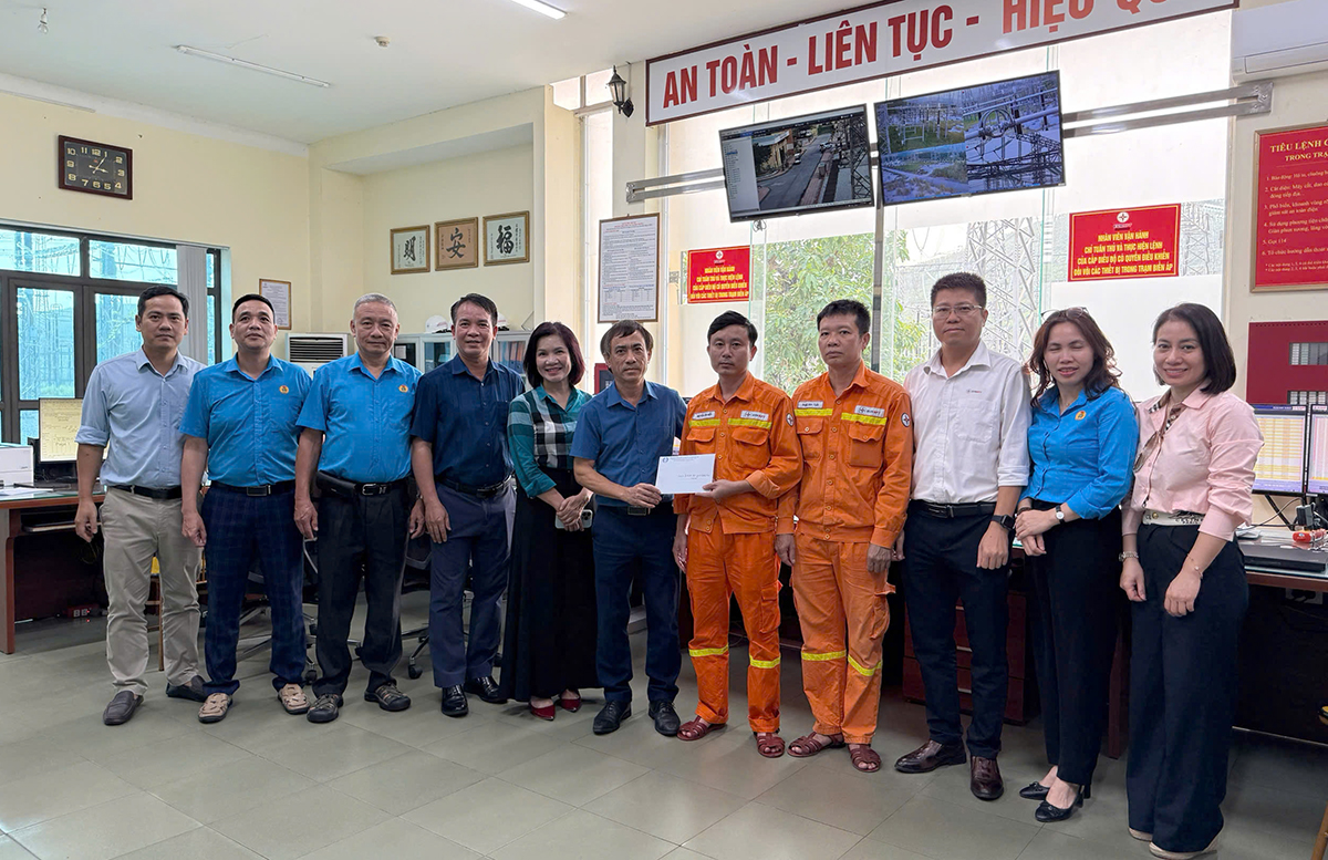 Công đoàn EVNNPT động viên người lao động Truyền tải điện Đông Bắc 1 nhân dịp Tháng Công nhân 1