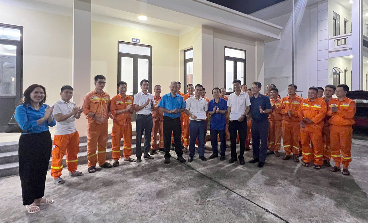 Công đoàn EVNNPT động viên người lao động Truyền tải điện Đông Bắc 1 nhân dịp Tháng Công nhân 3