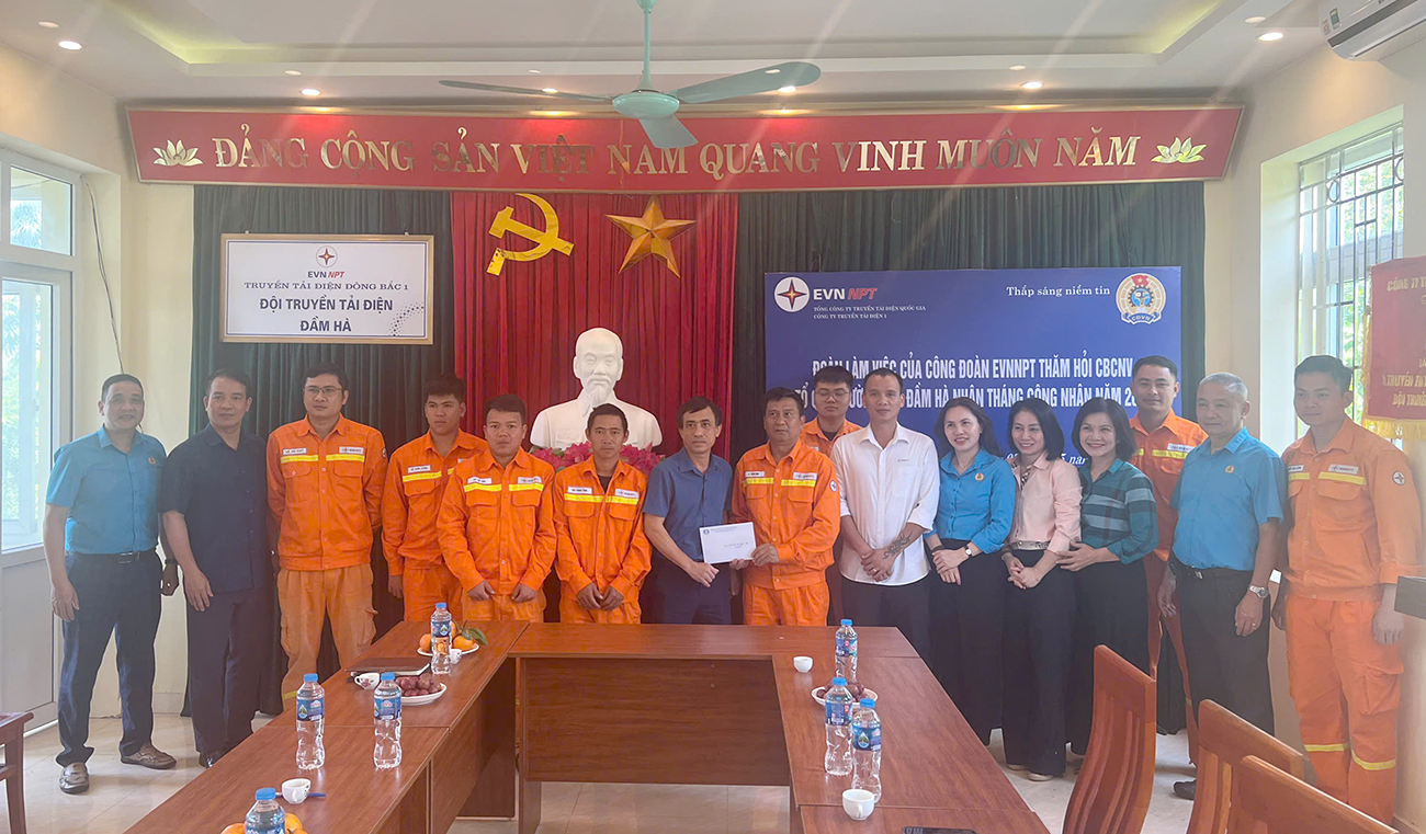 Công đoàn EVNNPT động viên người lao động Truyền tải điện Đông Bắc 1 nhân dịp Tháng Công nhân