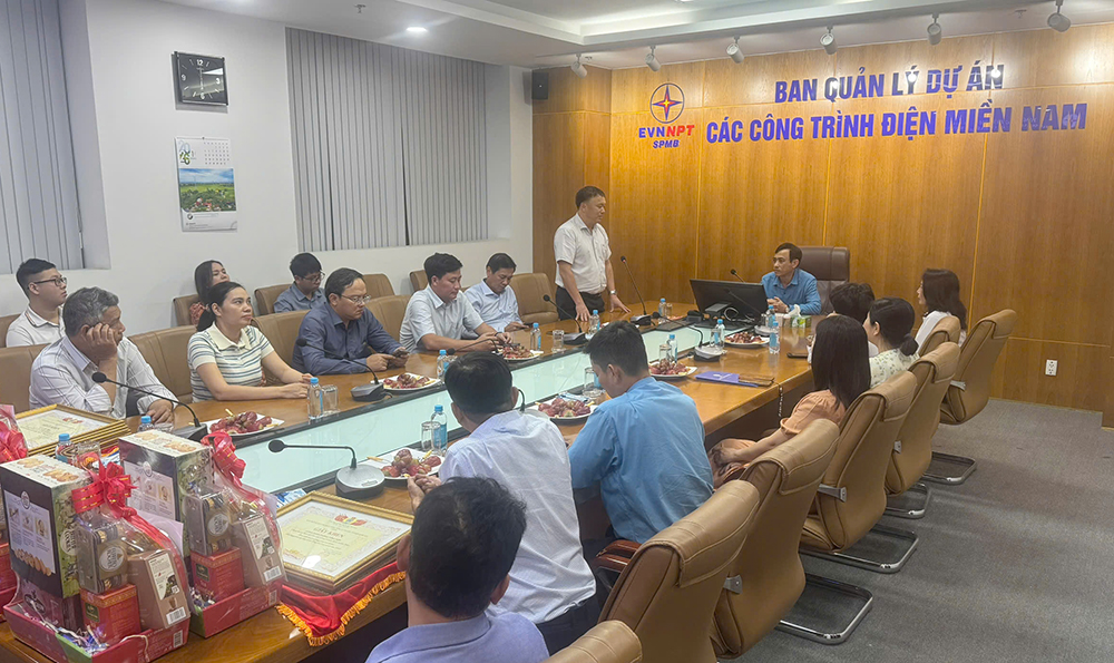 Công đoàn EVNNPT tặng quà động viên người lao động Ban Quản lý dự án các công trình điện miền Nam trước thềm năm mới 3