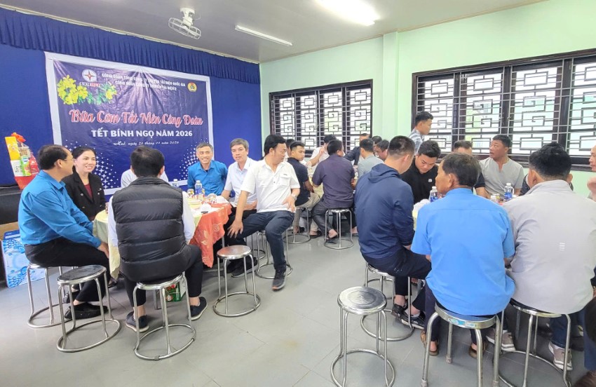 CÔNG ĐOÀN EVNNPT THĂM HỎI, TẶNG QUÀ TẾT NGUYÊN ĐÁN BÍNH NGỌ ĐẾN NGƯỜI LAO ĐỘNG  5