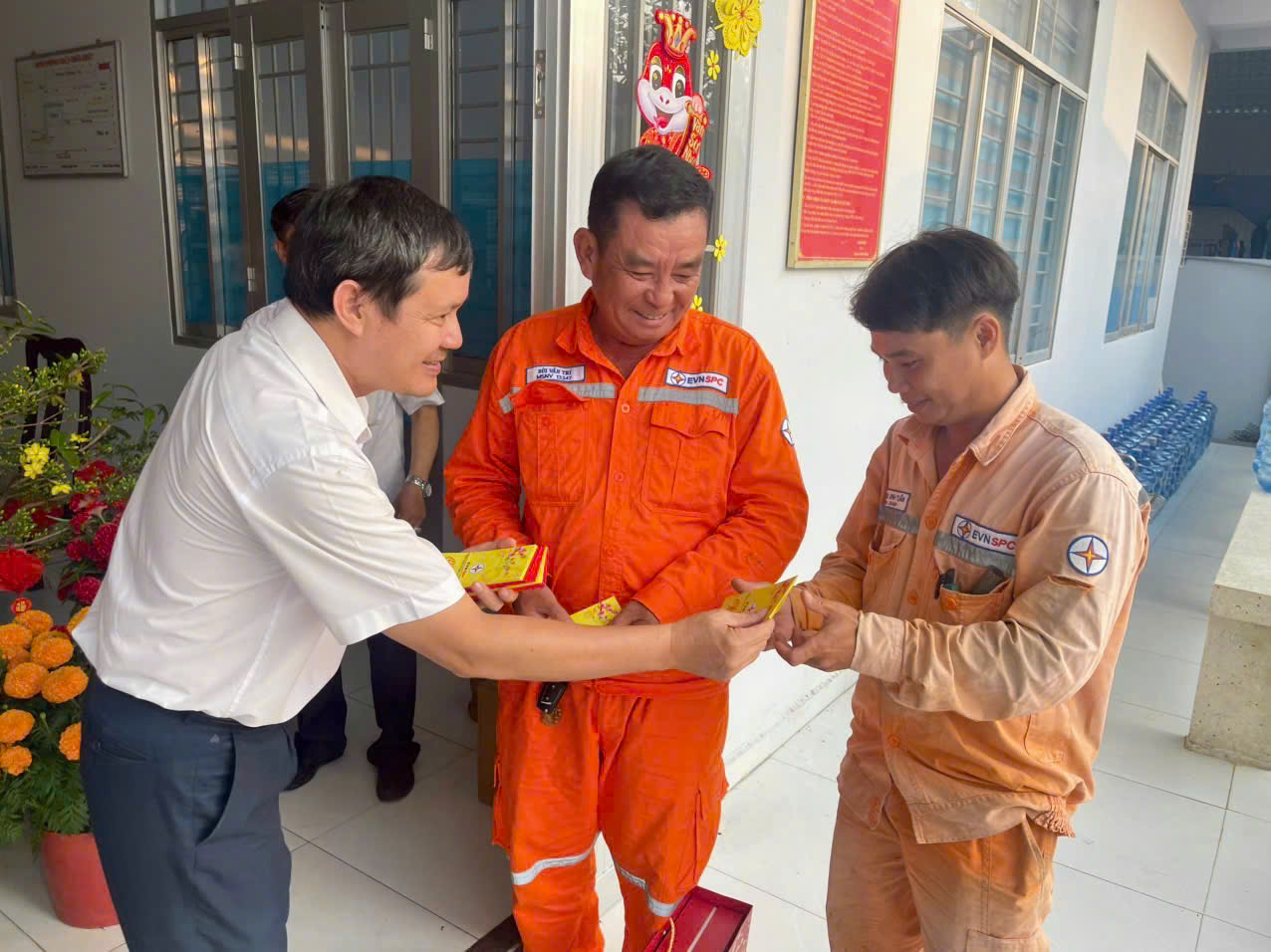 Công đoàn EVNSPC chăm lo Tết Nguyên đán cho người lao động 1