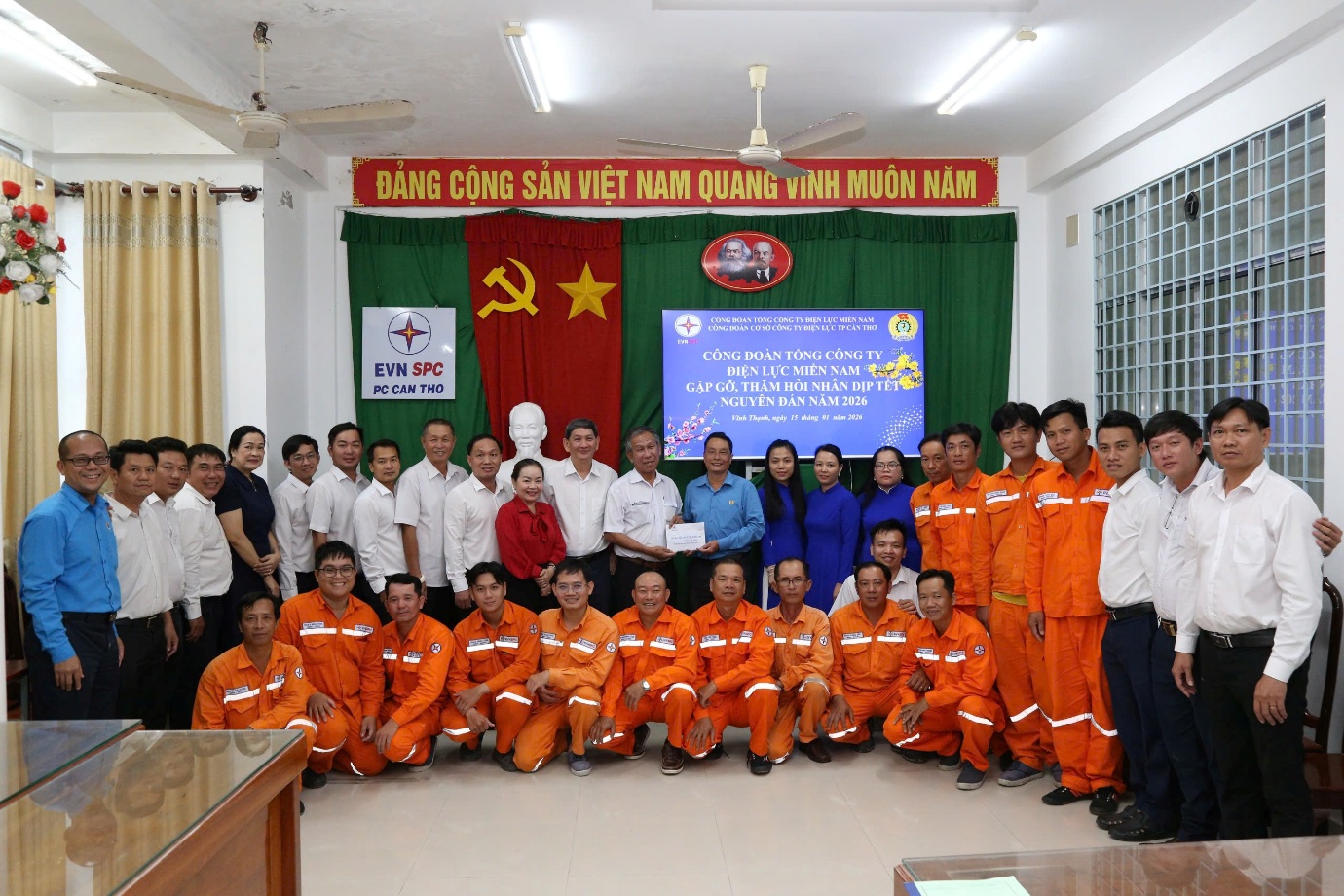 Công đoàn EVNSPC đem mùa xuân - niềm vui - phấn khởi đến người lao động 5