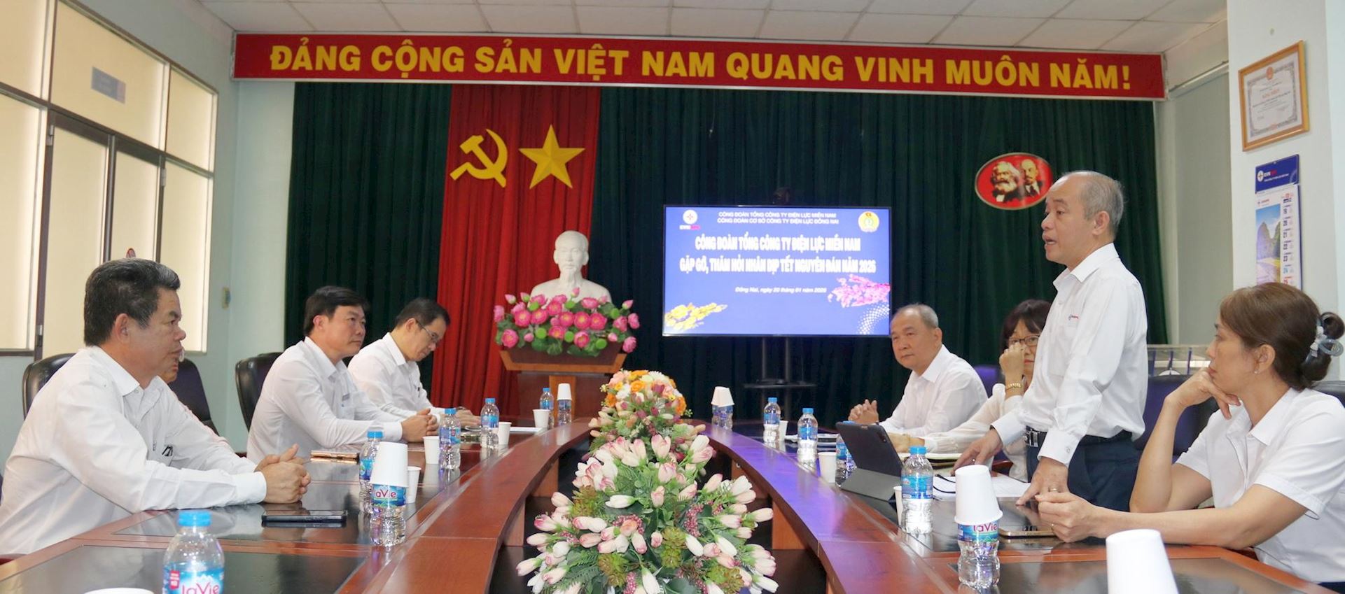 Công đoàn EVNSPC sẻ chia yêu thương, lắng nghe người lao động tại các Đội Quản lý điện Đồng Nai 1