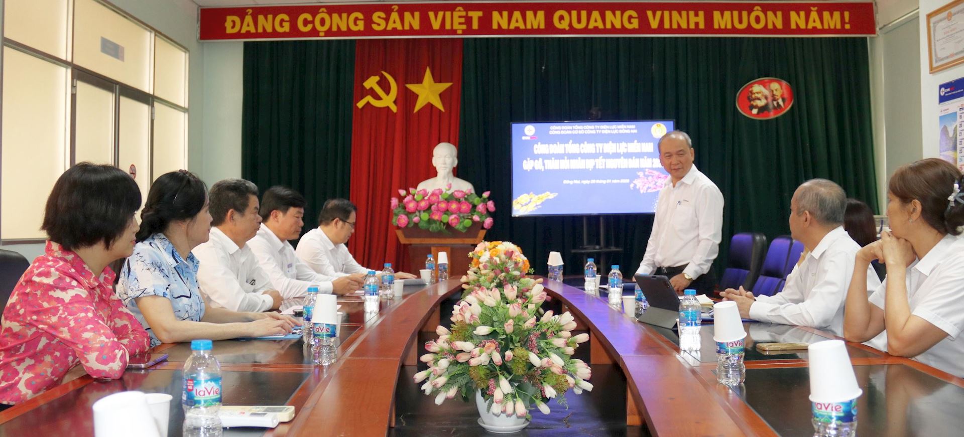 Công đoàn EVNSPC sẻ chia yêu thương, lắng nghe người lao động tại các Đội Quản lý điện Đồng Nai 3