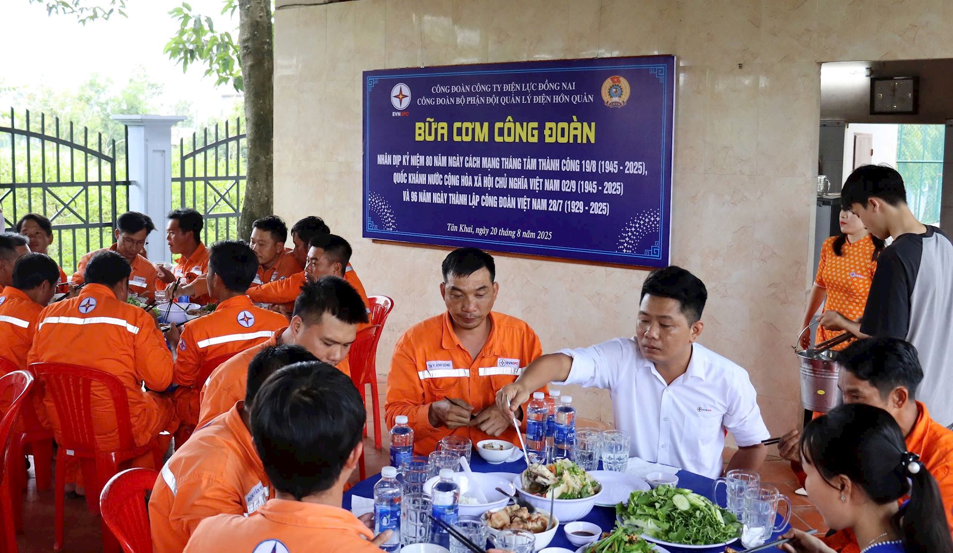 Công đoàn phát huy vai trò đại diện, chăm lo người lao động, đồng hành cùng chuyên môn 2