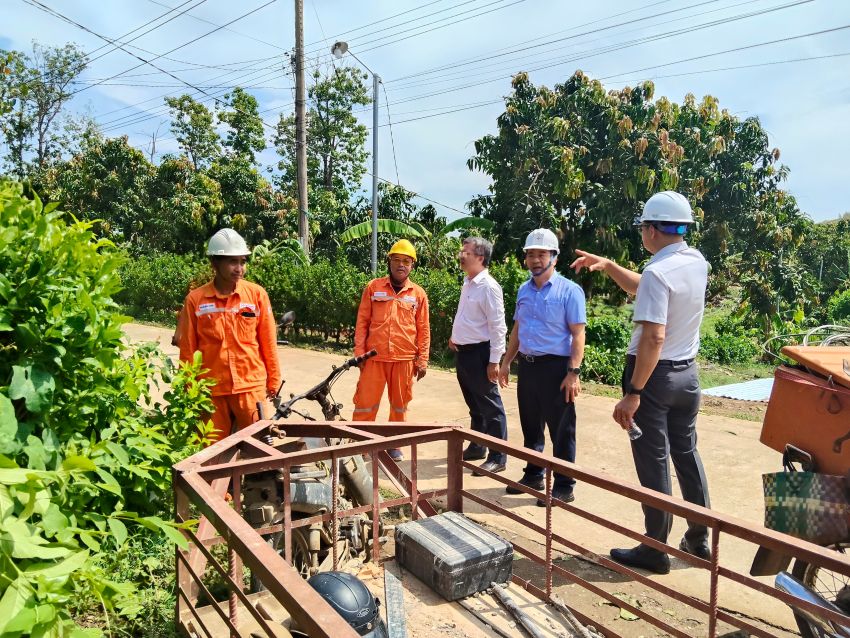 Công đoàn phát huy vai trò đại diện, chăm lo người lao động, đồng hành cùng chuyên môn