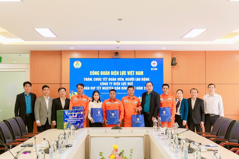 Công đoàn Tập đoàn Điện lực Việt Nam thăm, chúc tết đoàn viên người lao động Công ty Điện lực Huế  4