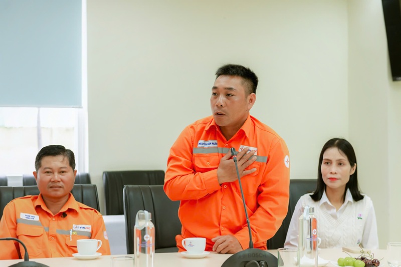 Công đoàn Tập đoàn Điện lực Việt Nam thăm, chúc tết đoàn viên người lao động Công ty Điện lực Huế  7