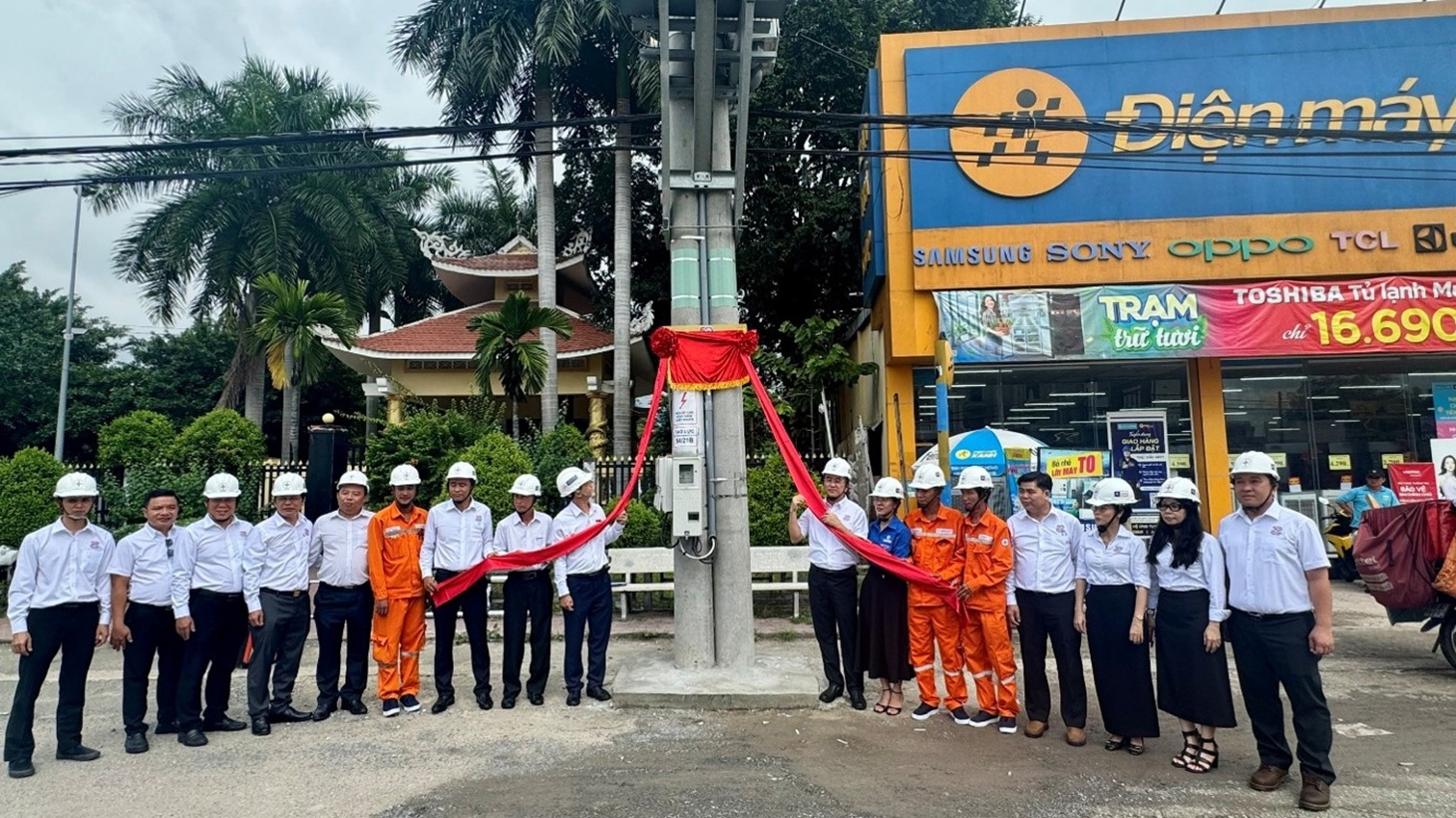 Công ty Điện lực Bình Dương gắn biển công trình chào mừng kỷ niệm 50 năm Ngày thành lập Sở Quản lý và phân phối điện Thành phố Hồ Chí Minh 1