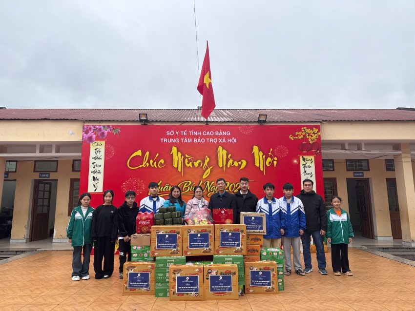 Công ty Điện lực Cao Bằng thăm, tặng quà Trung tâm Bảo trợ xã hội tỉnh nhân dịp Tết Bính Ngọ 2026