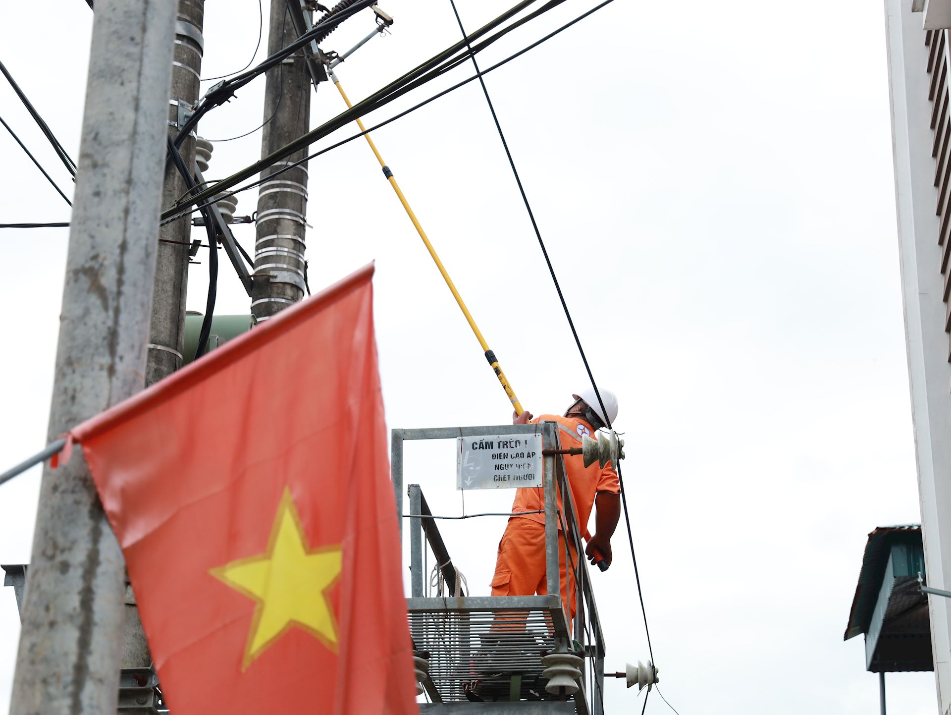 Công ty Điện lực Điện Biên tập trung cao độ, bảo đảm cấp điện an toàn, liên tục dịp Quốc khánh 2/9