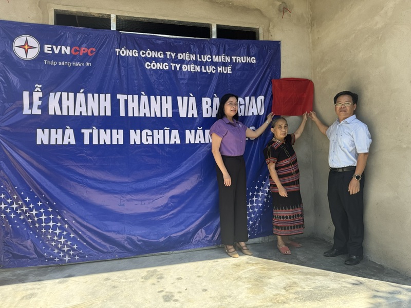 Công ty Điện lực Huế khánh thành và bàn giao nhà tình nghĩa cho gia đình người có công với cách mạng 3