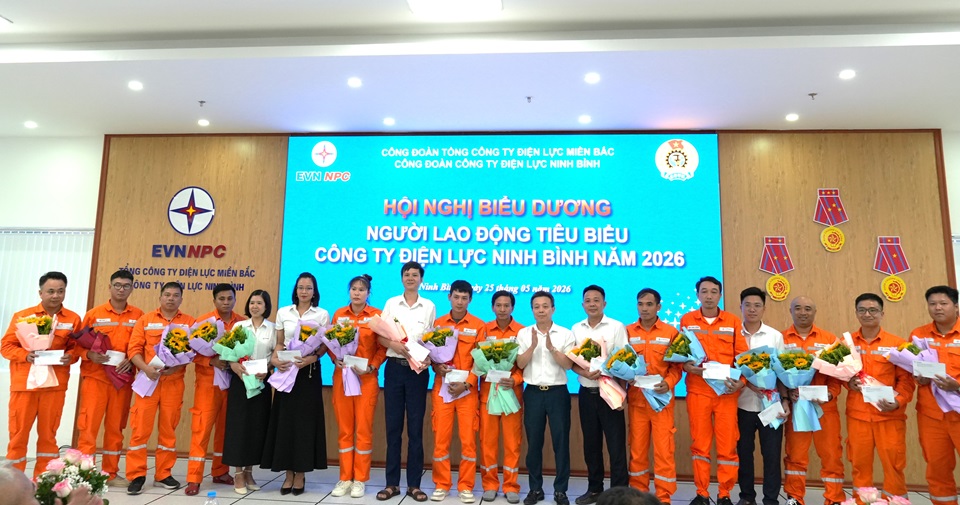 Công ty Điện lực Ninh Bình biểu dương 46 người lao động tiêu biểu năm 2026 4