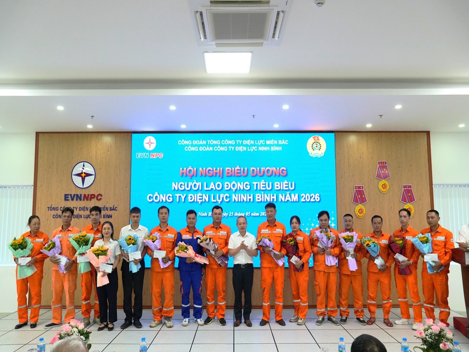Công ty Điện lực Ninh Bình biểu dương 46 người lao động tiêu biểu năm 2026 5