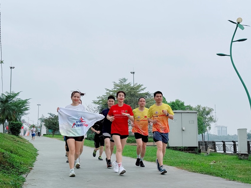 Công ty Điện lực Phú Thọ chạy bộ hưởng ứng Giờ Trái đất 2026 và mừng sinh nhật EVNNPC Runners Club 1