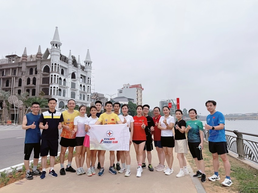 Công ty Điện lực Phú Thọ chạy bộ hưởng ứng Giờ Trái đất 2026 và mừng sinh nhật EVNNPC Runners Club 3