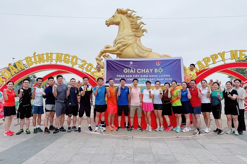 Công ty Điện lực Phú Thọ chạy bộ hưởng ứng Giờ Trái đất 2026 và mừng sinh nhật EVNNPC Runners Club