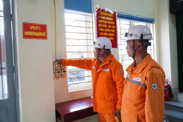 Công ty Điện lực Quảng Ninh: Đảm bảo dòng điện thông suốt, thắp sáng ngày hội lớn của non sông