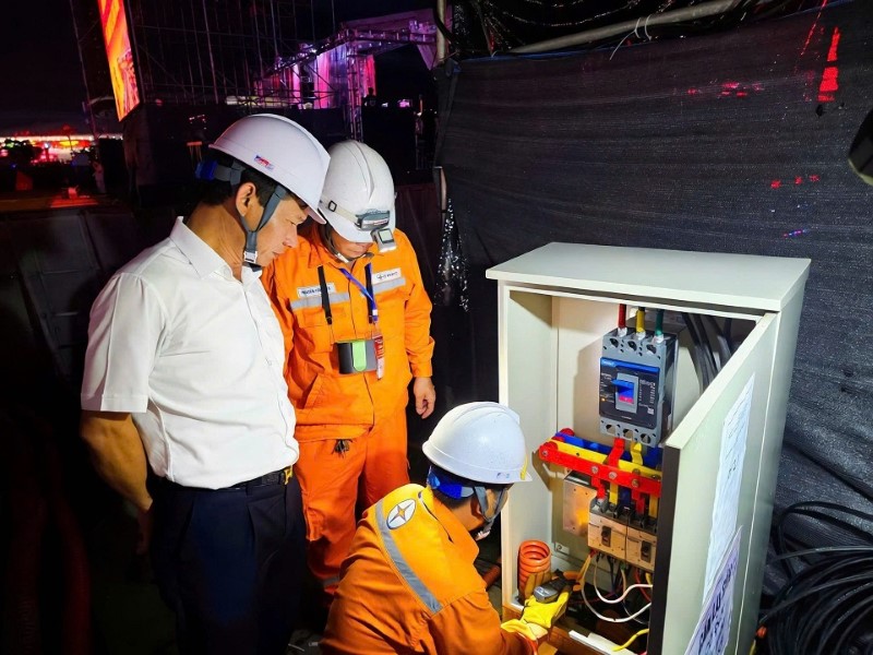 Công ty Điện lực Quảng Ninh: Đảm bảo nguồn điện an toàn dịp lễ Quốc khánh 2/9, thắp sáng mốc son Quảng Ninh trở thành Thành phố trực thuộc Trung ương 1