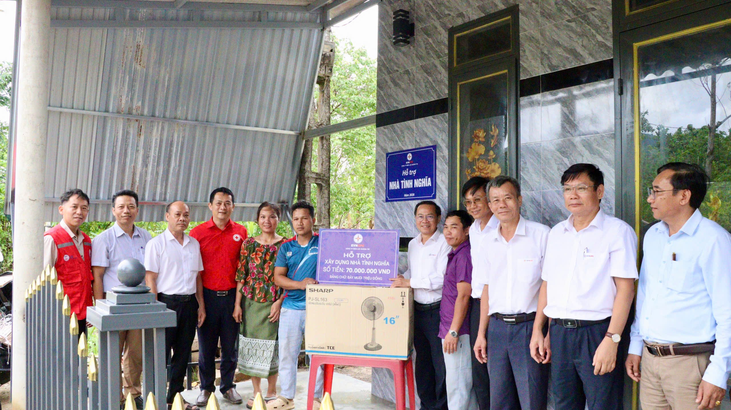 Công ty Điện lực Quảng Trị bàn giao nhà tình nghĩa 2