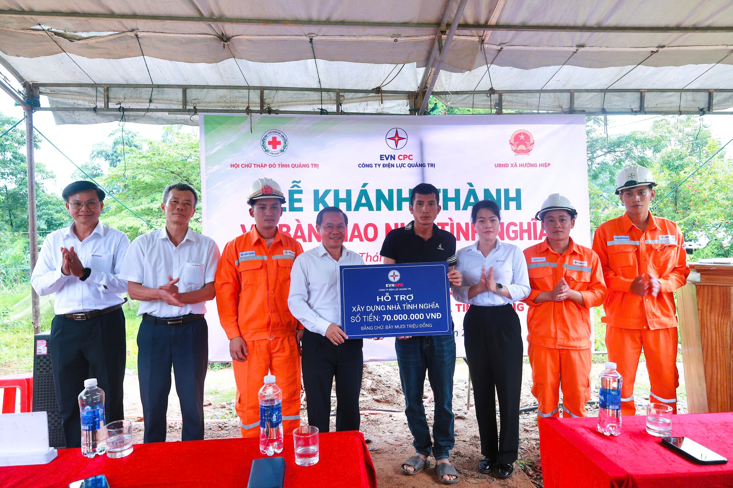 Công ty Điện lực Quảng Trị bàn giao nhà tình nghĩa 3