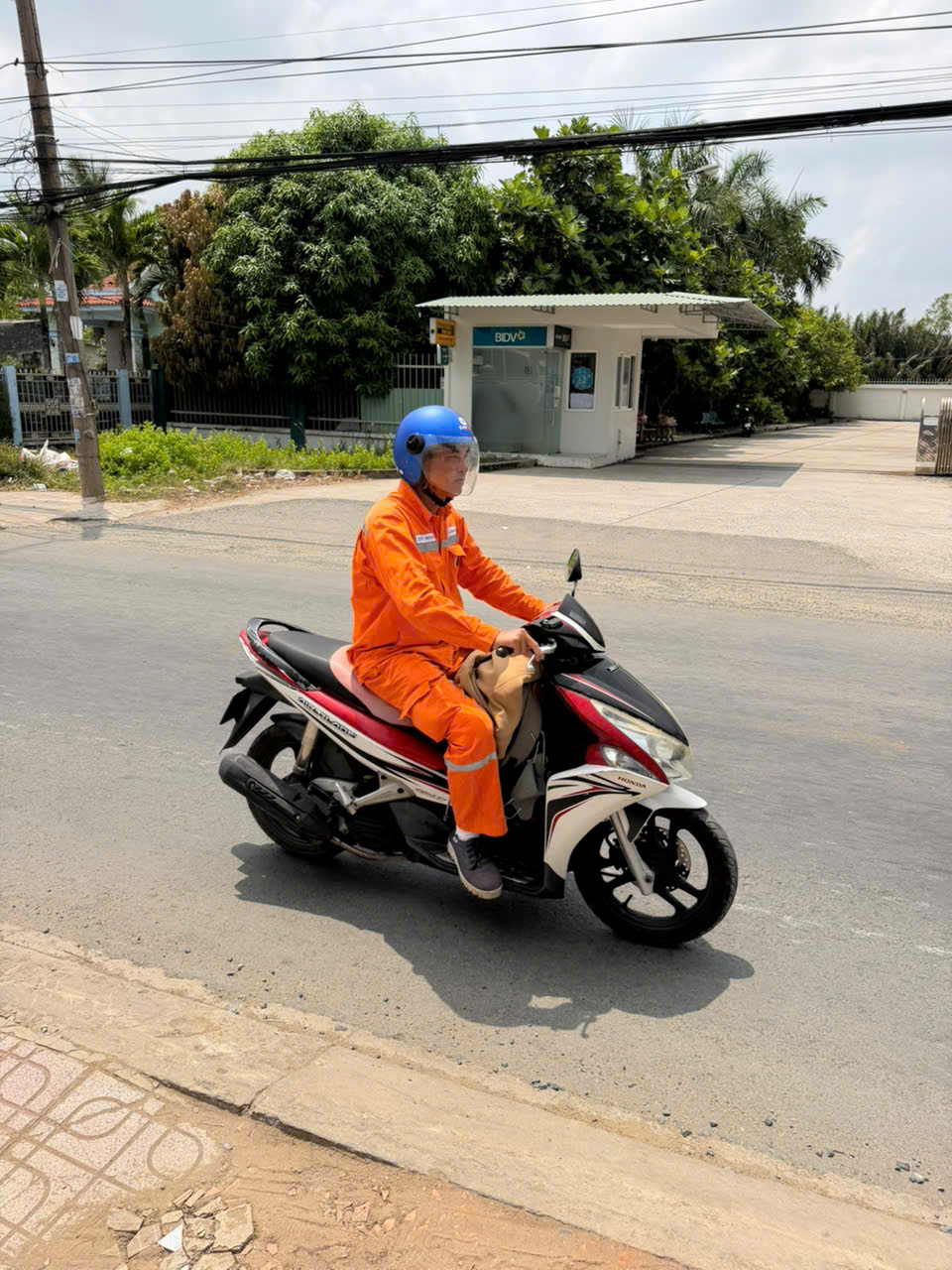 Công ty Điện lực Vĩnh Long triển khai nhiều giải pháp nhằm giảm thiểu tai nạn giao thông trong cán bộ công nhân viên 1