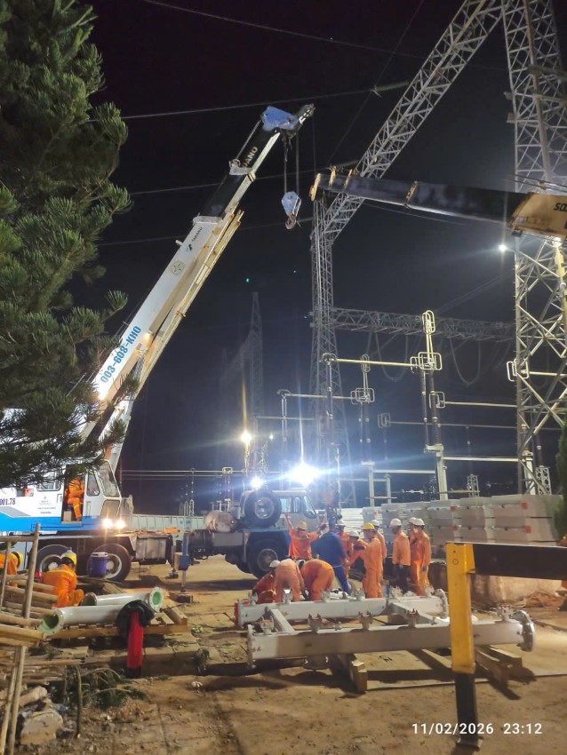 CÔNG TY TRUYỀN TẢI ĐIỆN 2 THĂM HỎI, ĐỘNG VIÊN NGƯỜI LAO ĐỘNG LÀM VIỆC XUYÊN ĐÊM, XUYÊN TẾT BÍNH NGỌ - 2026 1