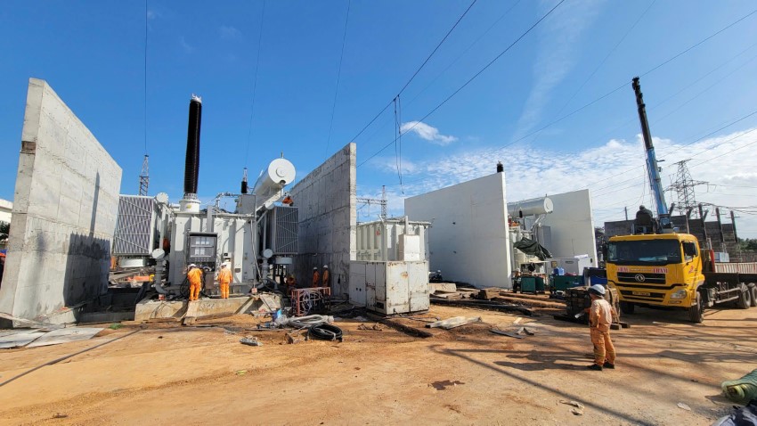 CÔNG TY TRUYỀN TẢI ĐIỆN 2 THĂM HỎI, ĐỘNG VIÊN NGƯỜI LAO ĐỘNG LÀM VIỆC XUYÊN ĐÊM, XUYÊN TẾT BÍNH NGỌ - 2026 2