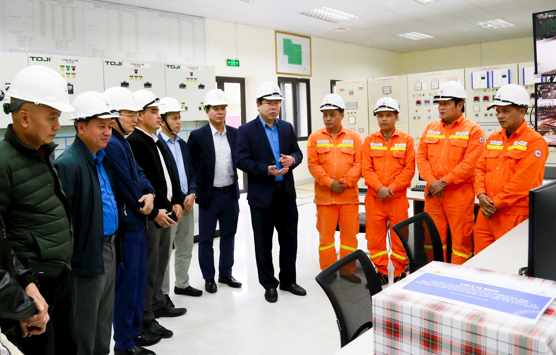 Đảm bảo cấp điện an toàn phục vụ Đại hội XIV của Đảng là vinh dự, trách nhiệm của người lao động ngành Điện 1