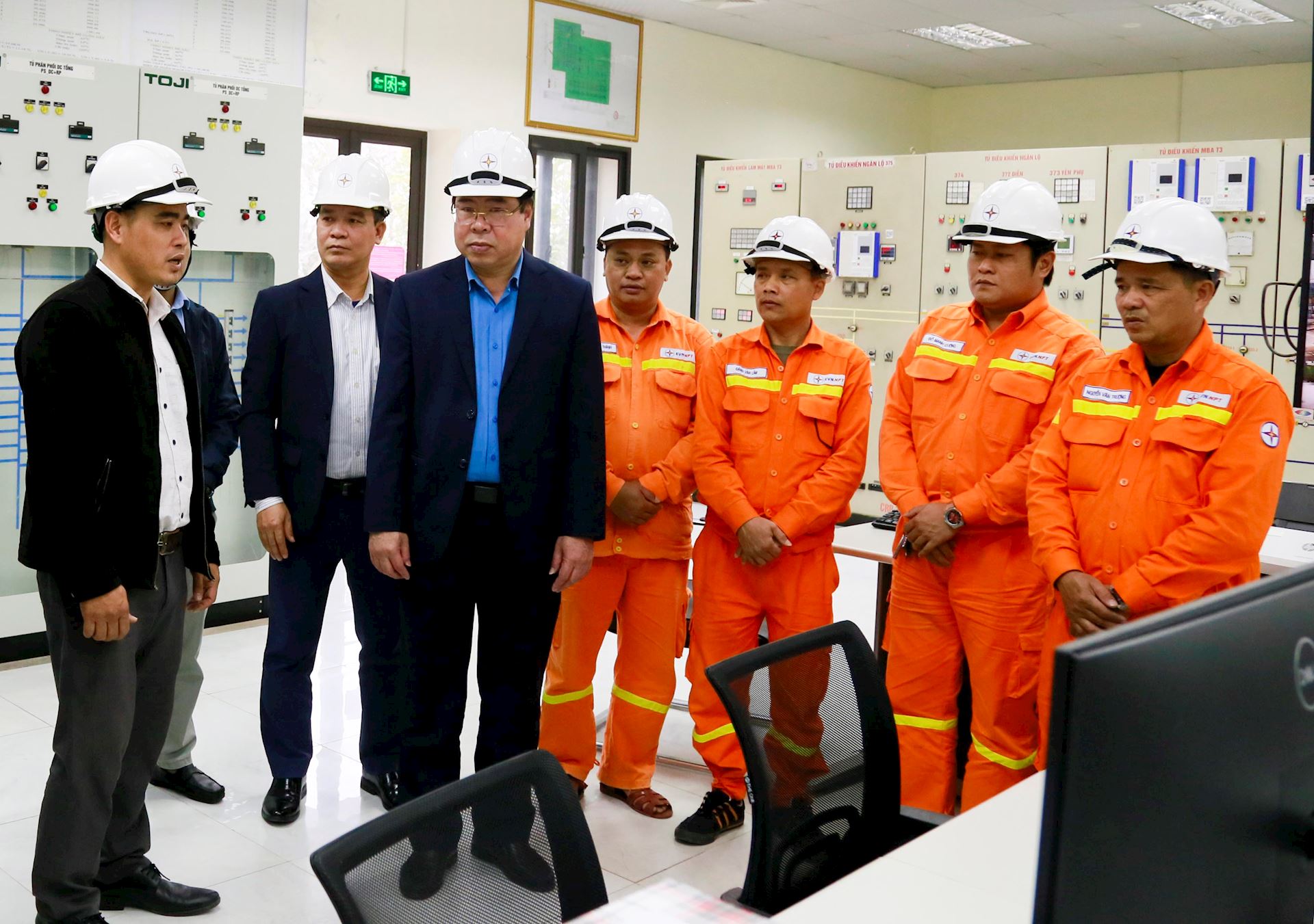 Đảm bảo cấp điện an toàn phục vụ Đại hội XIV của Đảng là vinh dự, trách nhiệm của người lao động ngành Điện