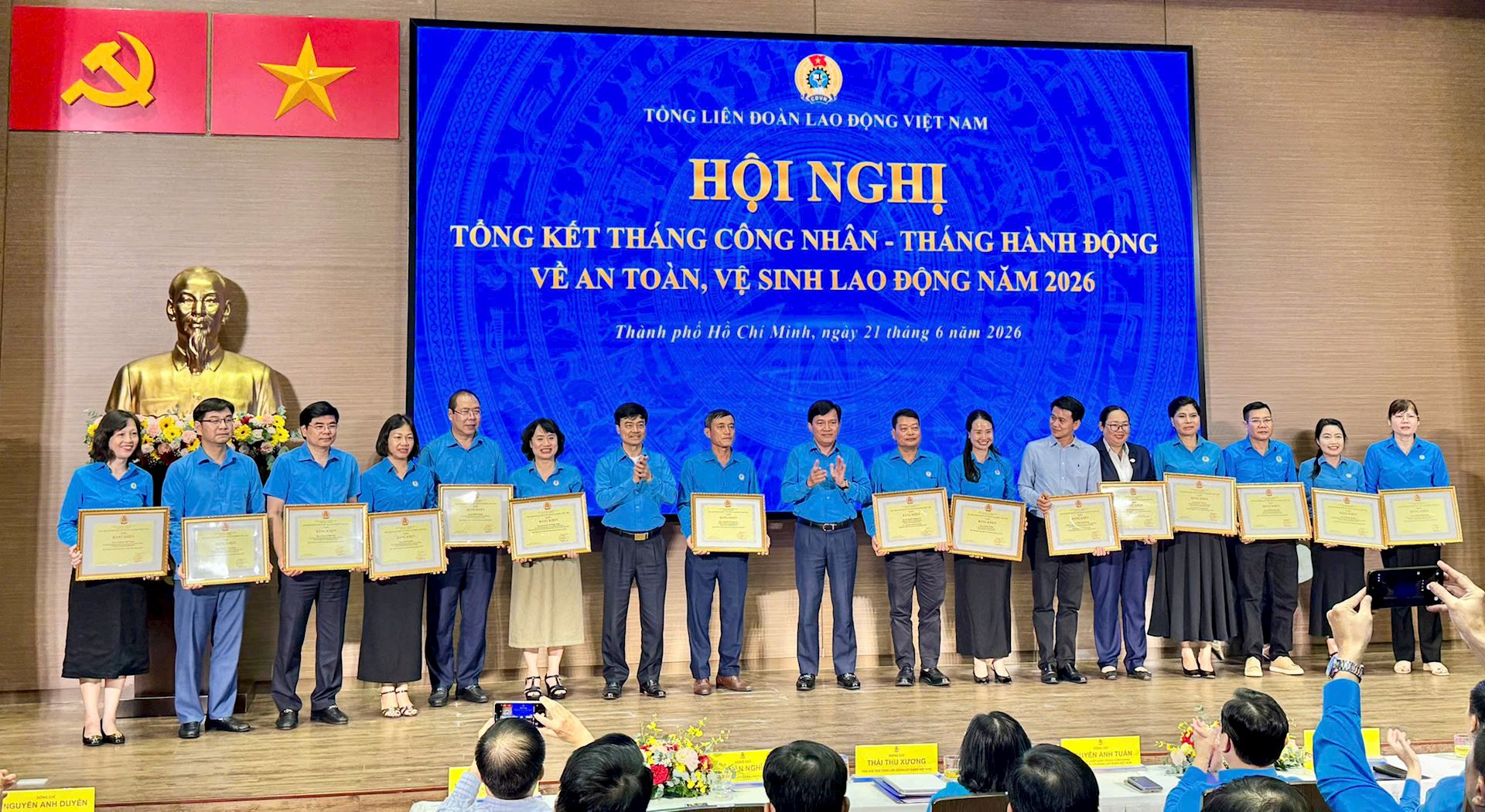 Dấu ấn Công đoàn Điện lực Việt Nam tại Hội nghị tổng kết Tháng Công nhân, Tháng hành động về ATVSLĐ năm 2026 3