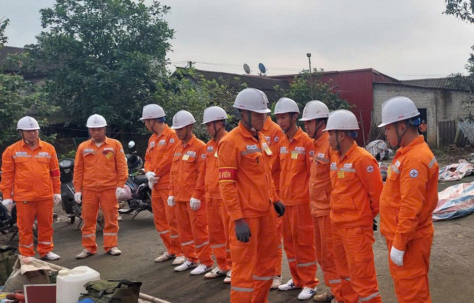 Đội QLĐLKV Văn Yên (CTĐL Lào Cai) đảm bảo an toàn vệ sinh lao động trong sản xuất kinh doanh