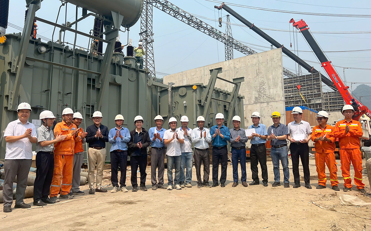 Đóng điện Dự án nâng công suất Trạm biến áp 500kV Hòa Bình, chào mừng 140 năm Ngày Quốc tế Lao động 2