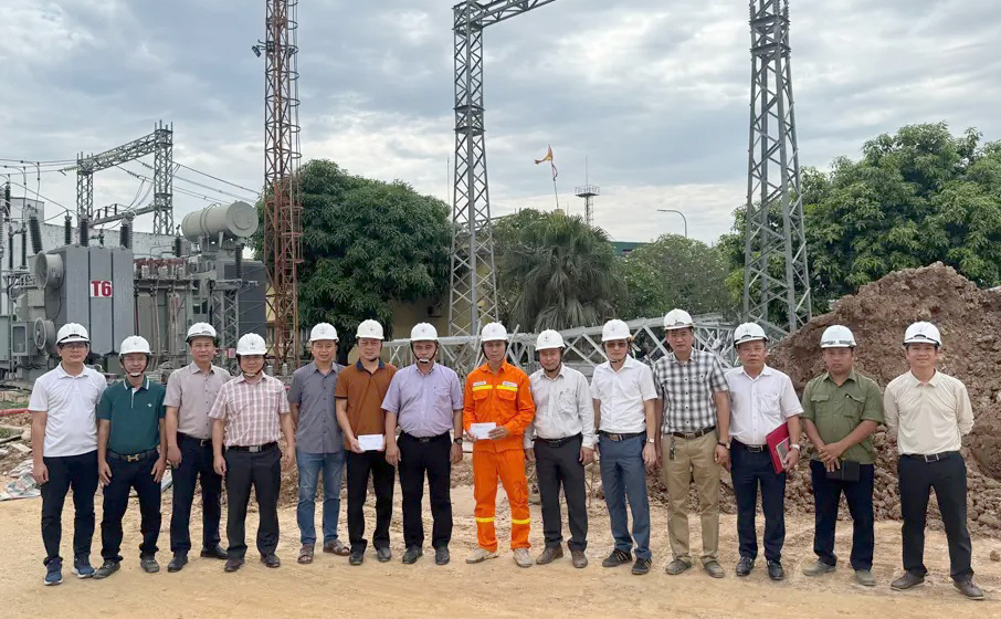 Đóng điện máy biến áp AT7 Trạm biến áp 220kV Hà Đông, thiết thực hưởng ứng Tháng Công nhân  2
