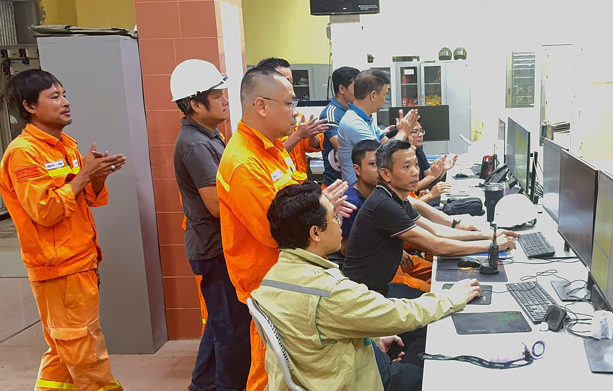 Đóng điện máy biến áp AT7 Trạm biến áp 220kV Hà Đông, thiết thực hưởng ứng Tháng Công nhân 