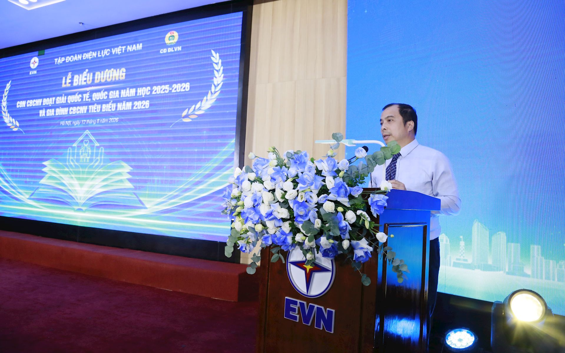 EVN biểu dương 85 học sinh đạt giải quốc gia, quốc tế và 42 gia đình CBCNV tiêu biểu EVN năm 2026 19