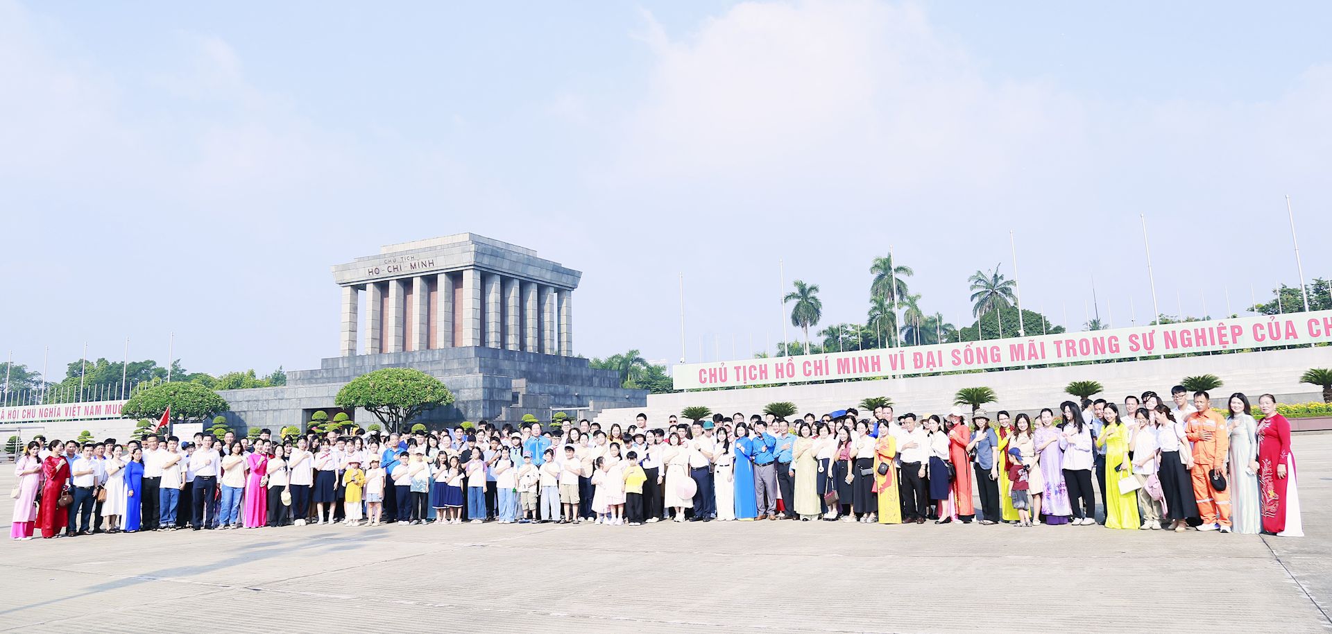 EVN biểu dương 85 học sinh đạt giải quốc gia, quốc tế và 42 gia đình CBCNV tiêu biểu EVN năm 2026 3