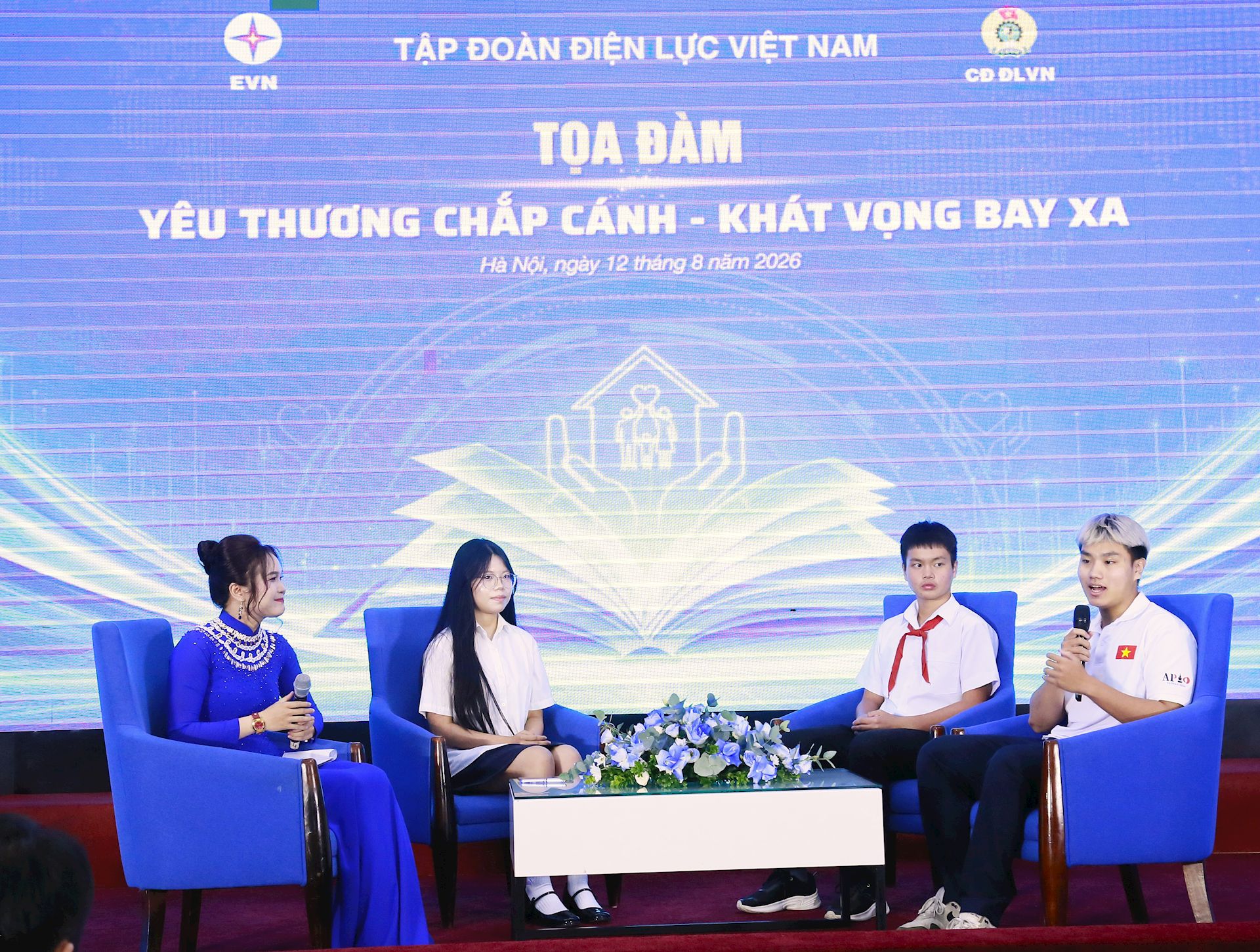 EVN biểu dương 85 học sinh đạt giải quốc gia, quốc tế và 42 gia đình CBCNV tiêu biểu EVN năm 2026 5
