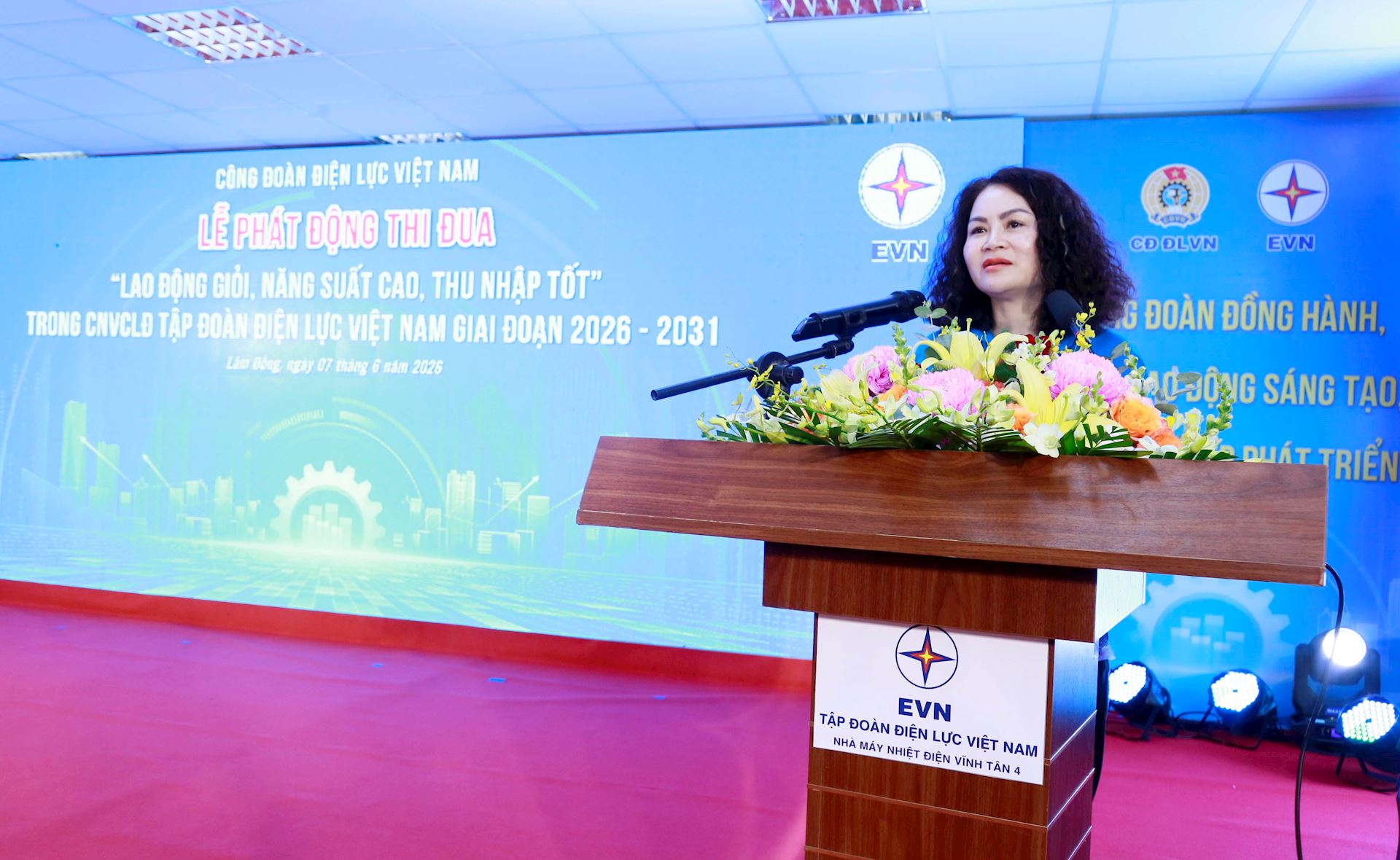 EVN: Phát động phong trào thi đua “Lao động giỏi, năng suất cao, thu nhập tốt” trong CNVCLĐ giai đoạn 2026-2031. 10