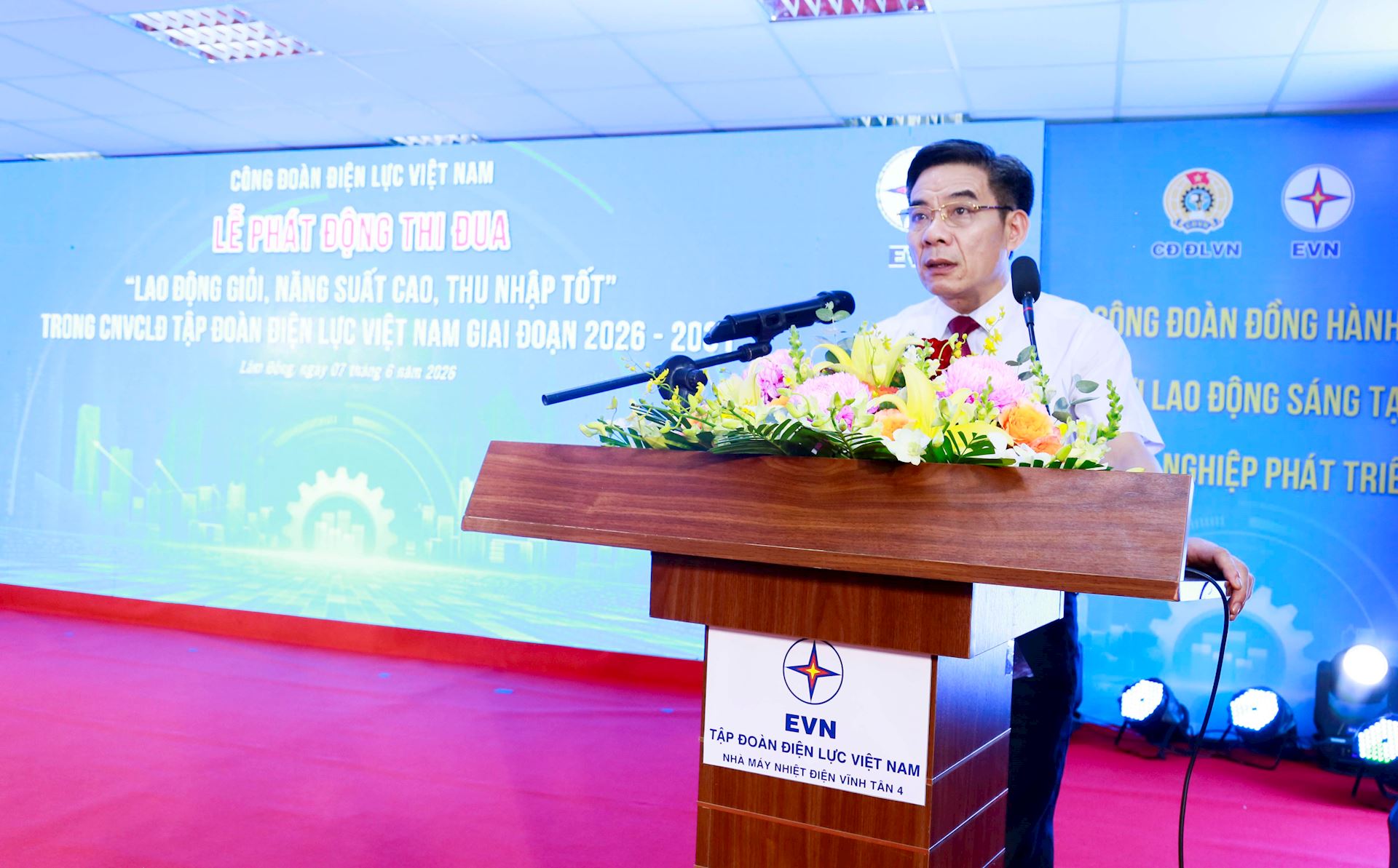 EVN: Phát động phong trào thi đua “Lao động giỏi, năng suất cao, thu nhập tốt” trong CNVCLĐ giai đoạn 2026-2031. 11