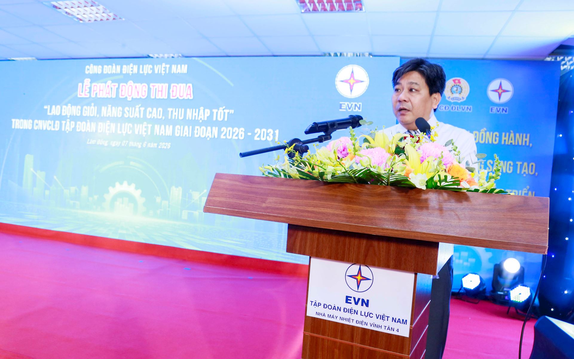 EVN: Phát động phong trào thi đua “Lao động giỏi, năng suất cao, thu nhập tốt” trong CNVCLĐ giai đoạn 2026-2031. 12