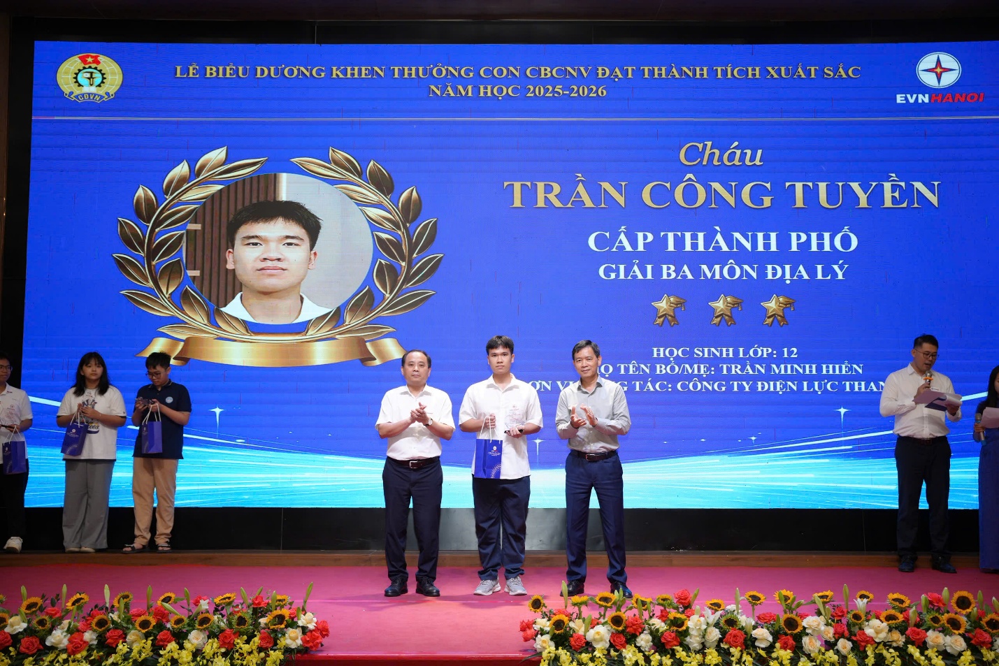 EVNHANOI biểu dương 66 học sinh đạt thành tích xuất sắc năm học 2025–2026 1