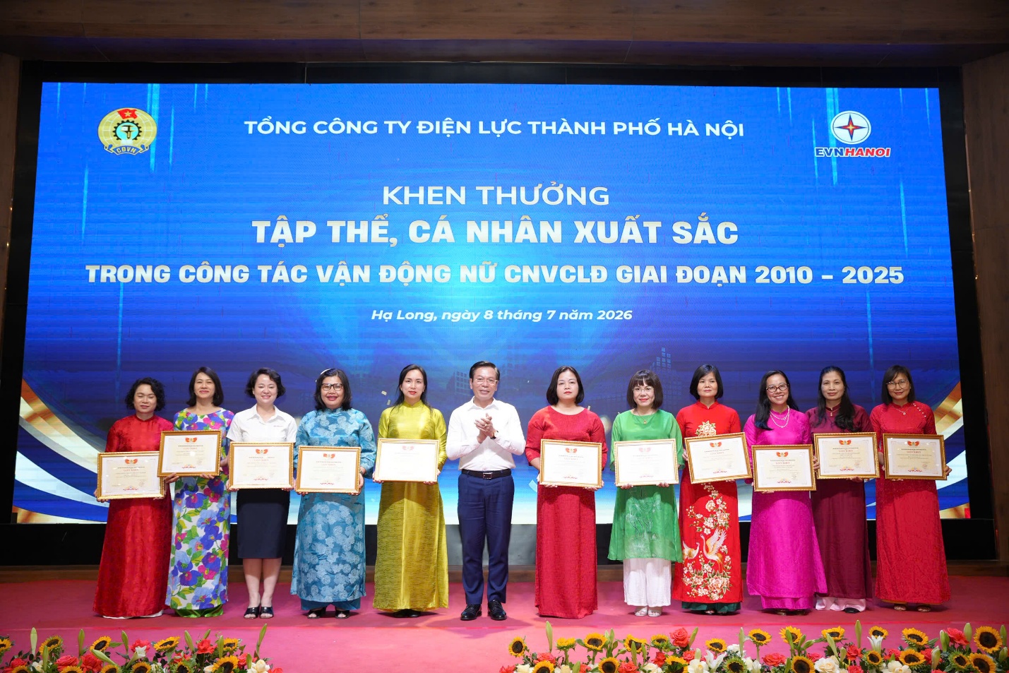 EVNHANOI biểu dương 66 học sinh đạt thành tích xuất sắc năm học 2025–2026 4
