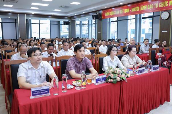 EVNHANOI - CHĂM SÓC SỨC KHỎE CHỦ ĐỘNG ĐỂ MỖI NGƯỜI LAO ĐỘNG VỮNG VÀNG HƠN 2