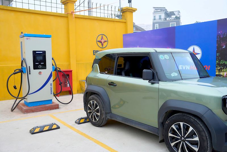 EVNHANOI khánh thành mô hình trạm sạc năng lượng xanh: Tiên phong chuyển dịch năng lượng, nâng tầm dịch vụ điện Thủ đô 2