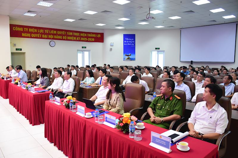 EVNHANOI phát động Tháng an toàn vệ sinh lao động; Tháng công nhân năm 2026